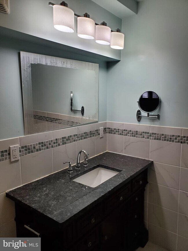 Foto del edificio - 6704 Cross Country Blvd