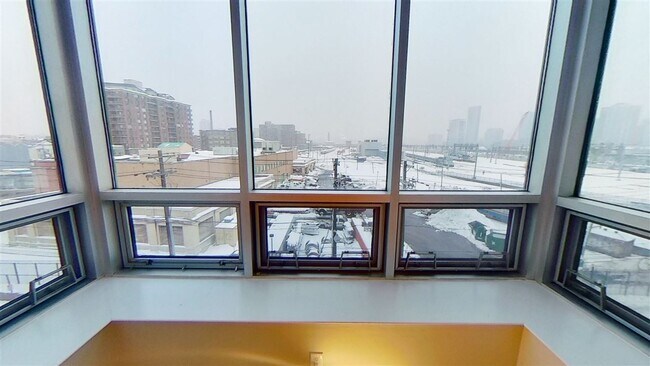 Foto del edificio - 689 Marin Blvd