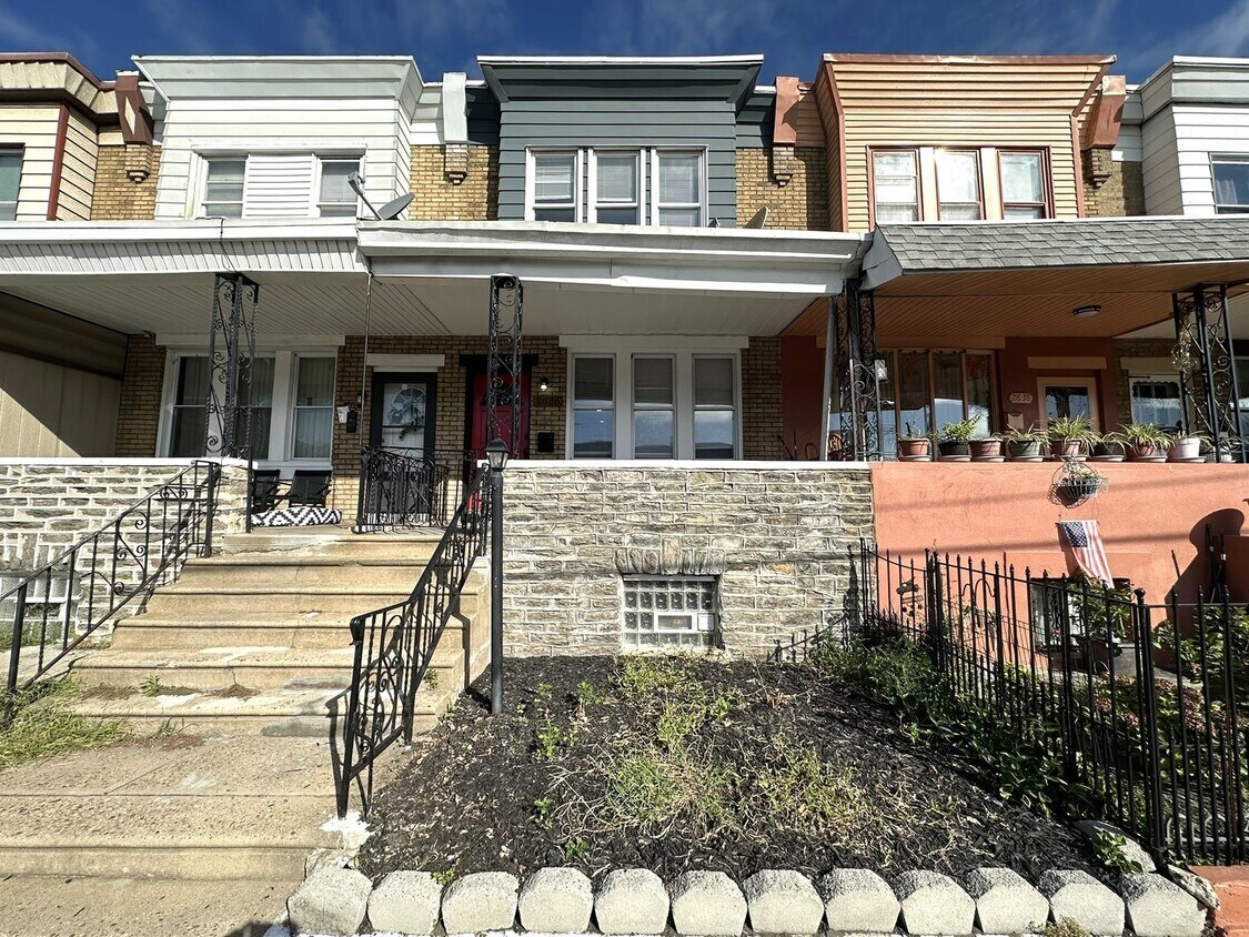 Primary Photo - Stunning 3-Bedroom Townhome in Port Richmo...