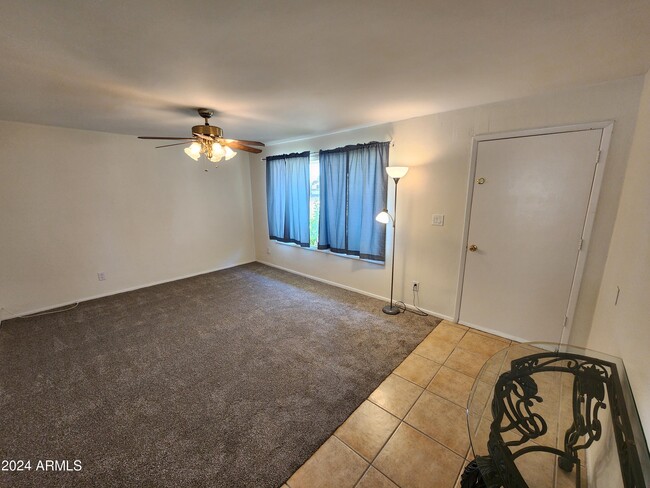 Foto del edificio - 8707 E Starlight Way