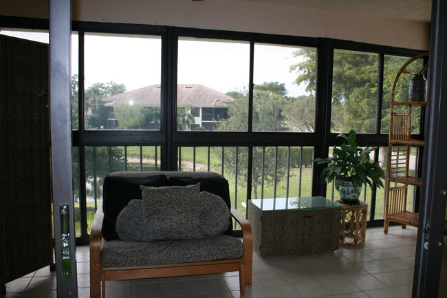 Foto del edificio - 7458 Victory Ln