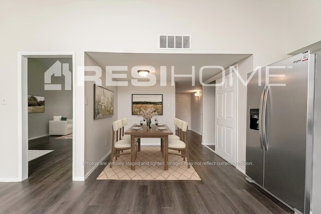 Foto del edificio - 2725 Hackberry Ln