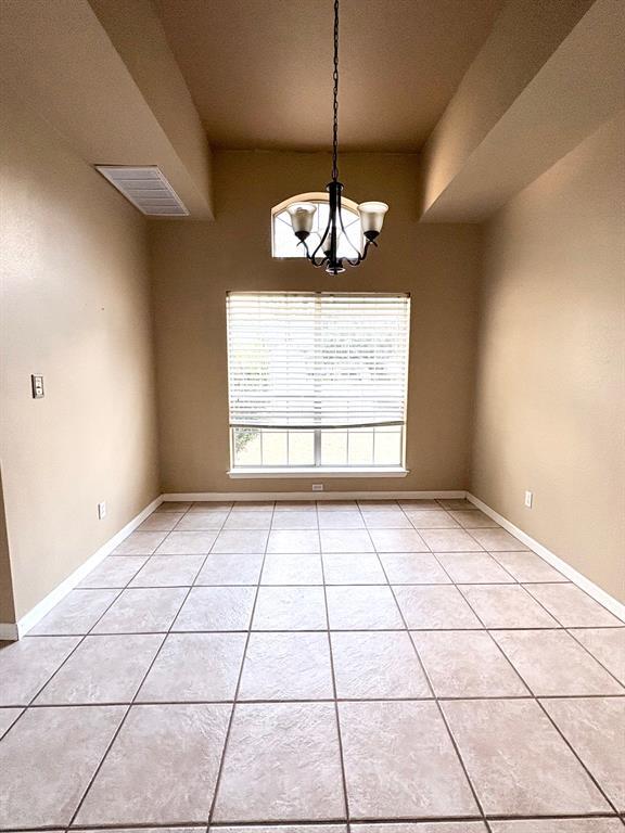 Building Photo - 2321 Clover Ridge Dr