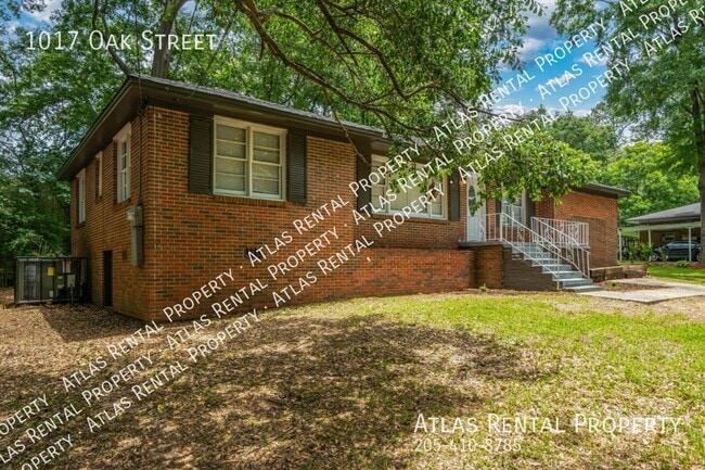 Building Photo - 1017 Oak St