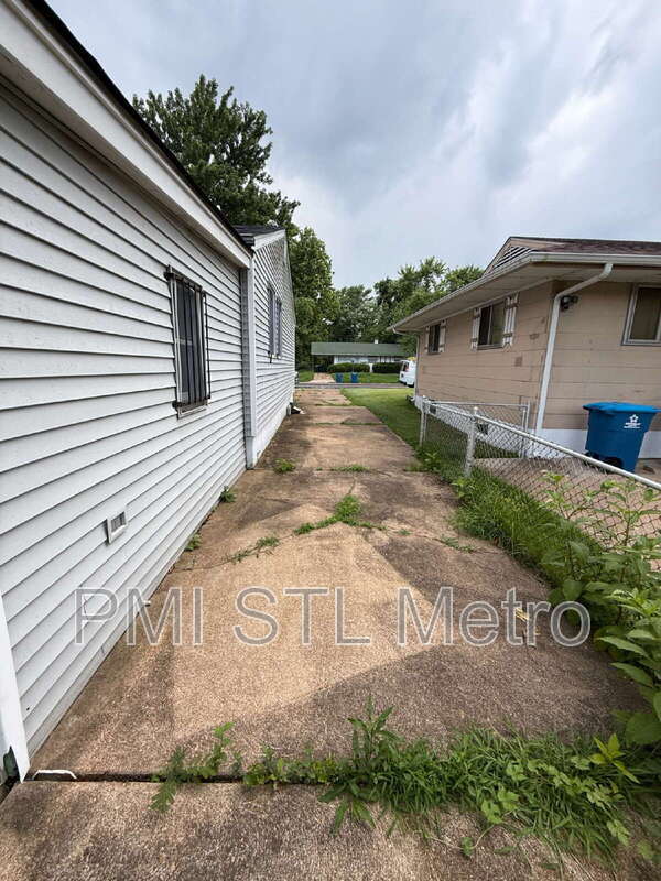 Building Photo - 10816 Spring Garden Dr