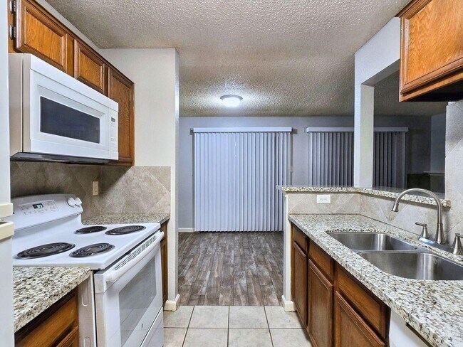 Foto del edificio - 8389 Sands Point Dr