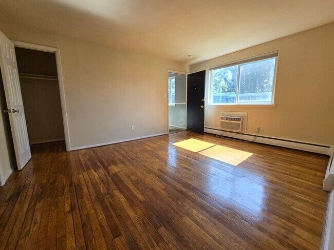 Foto del edificio - 3212 Ellwood Ave