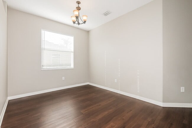 Building Photo - 5412 Lexington Dr