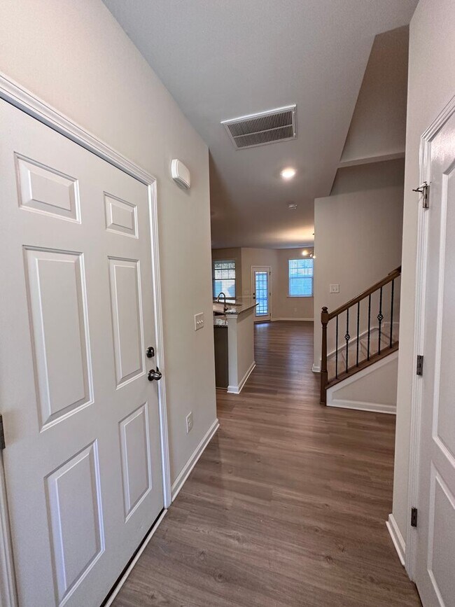 Building Photo - Exclusively Offered by Muse Realty Rentals...