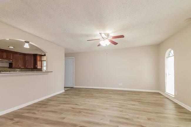 Foto del edificio - 6205 Magnolia Ln