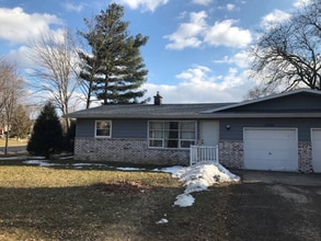 Building Photo - 5526-5526 N Cook St