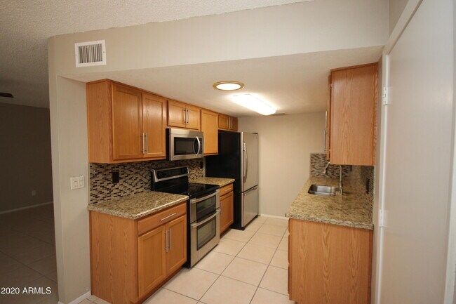 Building Photo - 9682 W Ironwood Dr