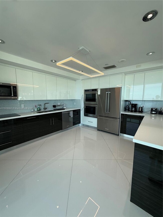 Foto del edificio - 19955 NE 38th Ct