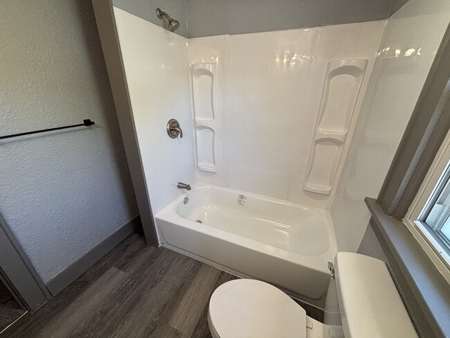 Foto del edificio - 2504 Navarre Rd SW
