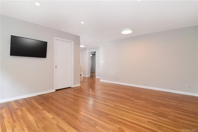 Foto del edificio - 140 N Broadway