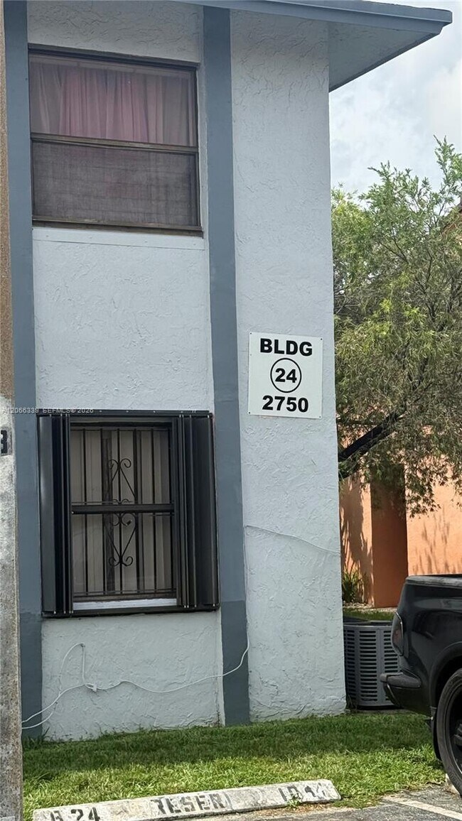 Building Photo - 2750 W 63rd Pl