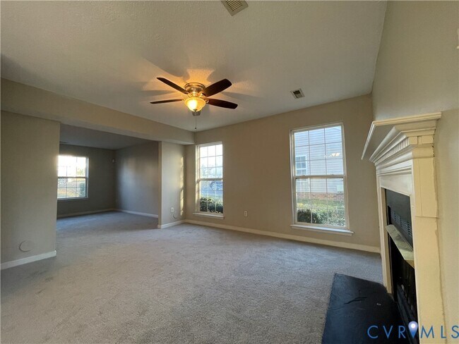 Foto del edificio - 7806 Fern Hollow Dr