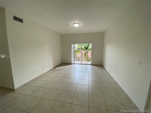 Building Photo - 7330 NW 114th Ave