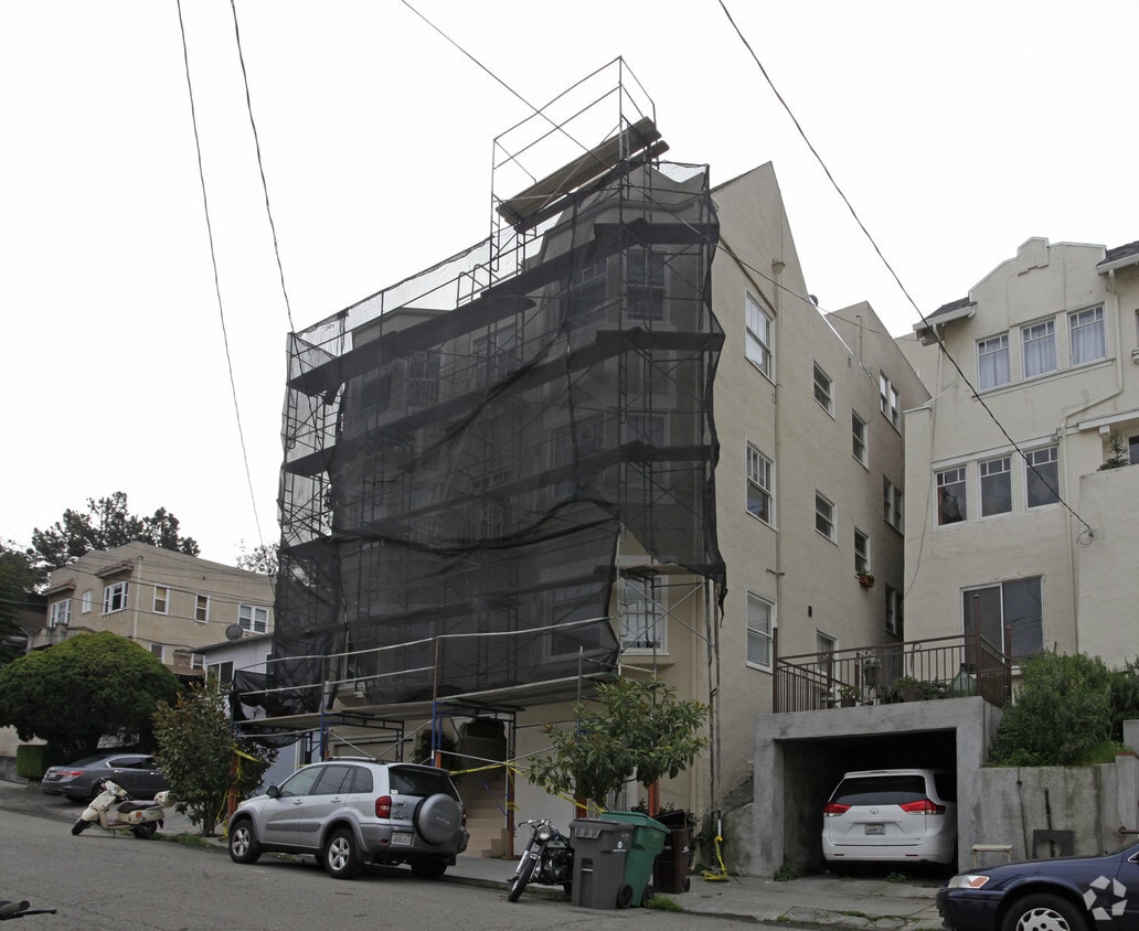 Building Photo - 468 Stow Ave