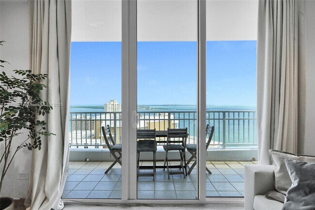 Foto del edificio - 801 Brickell Key Blvd