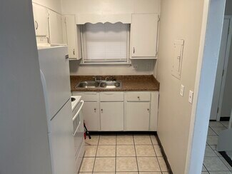 Building Photo - 1512 11th Ave N