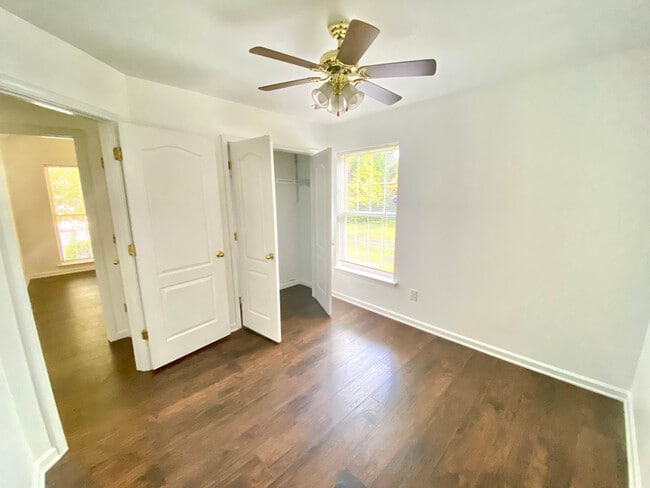 Building Photo - 5515 Laurel Grove Ln