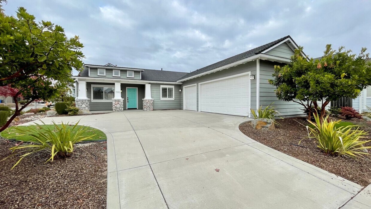 Primary Photo - Single Level 4-Bedroom with 3-Car Garage i...