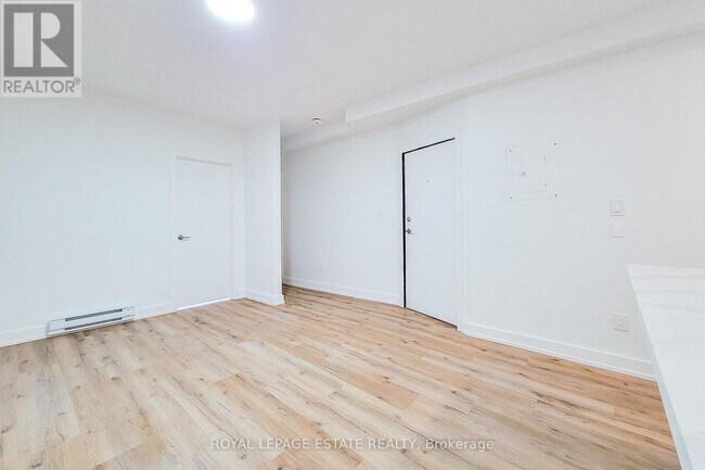 Building Photo - 1052 Barton St E