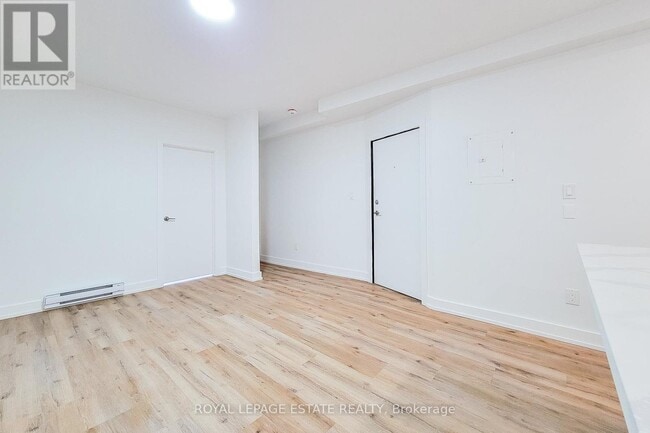 Photo du bâtiment - 1052 Barton St E