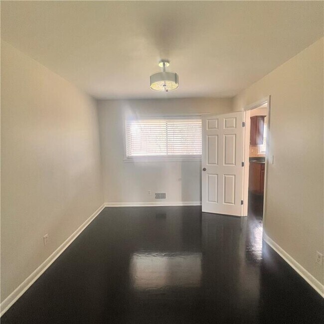 Building Photo - 3467 Pheasant Ct