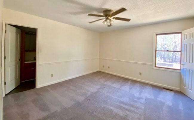 Building Photo - NEW LISTING!!!!!
