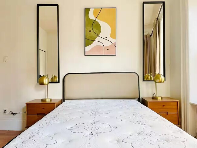 Foto del edificio - Furnished room/NOT APARTMENT