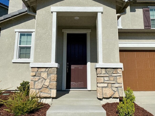 Foto del edificio - Brand New Solar 3 Bedroom Home In Rocklin!...