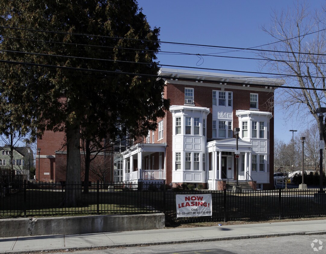 Foto del edificio - Carleton Court Apartments