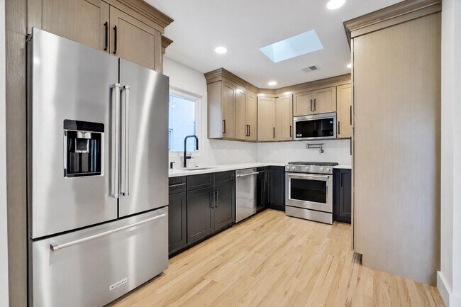 Foto del edificio - 7809 Broadway