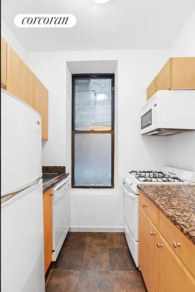 Foto del edificio - 316 W 51st St