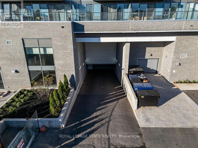 Building Photo - 2782 Barton St E