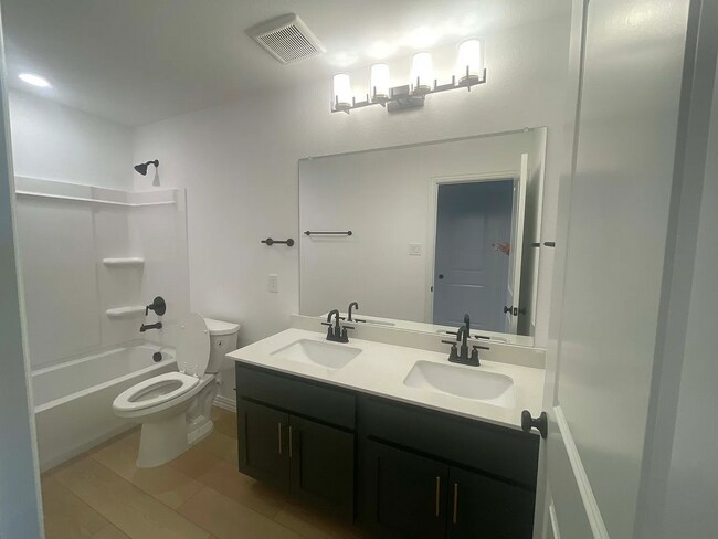 Building Photo - Beautiful new Ashton Woods home just east ...