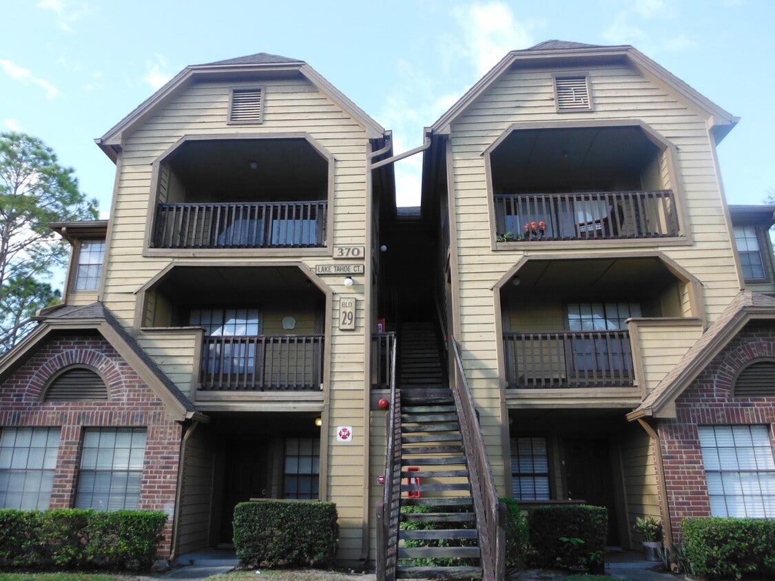 Primary Photo - 1 bed/1bath at Lakewood Park Condominium i...