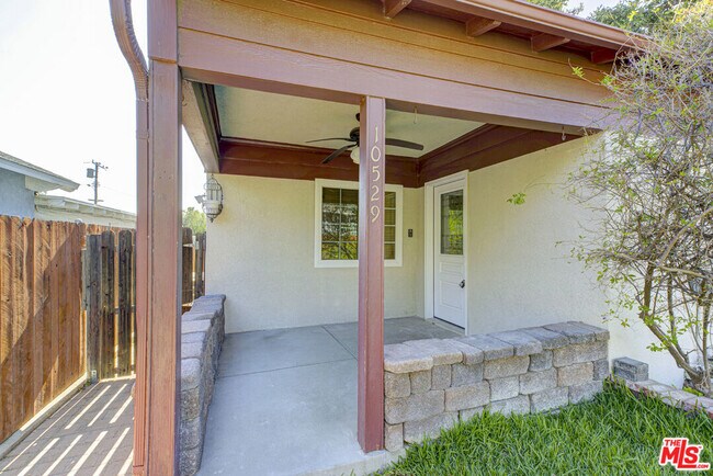 Building Photo - 10529 Mt Gleason Ave
