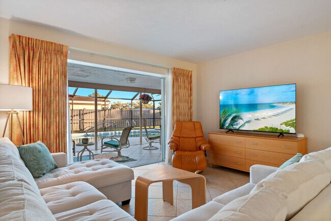 Foto del edificio - 7423 Dickens Dr