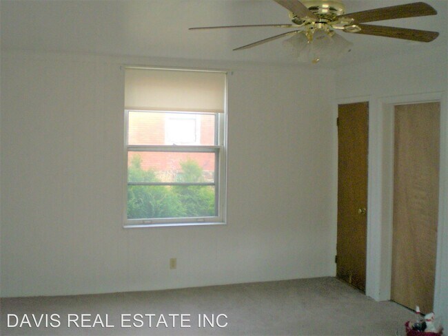 Building Photo - 463 S Fairview St