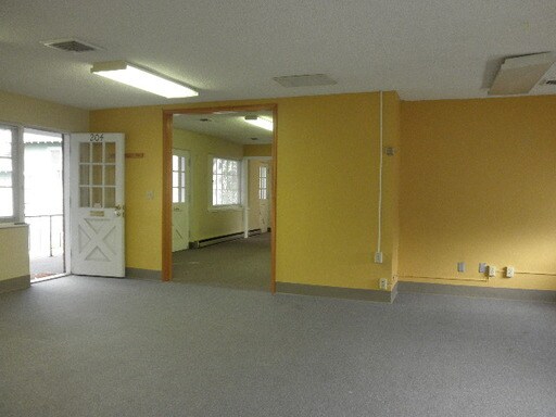 Building Photo - 211 E 11th St
