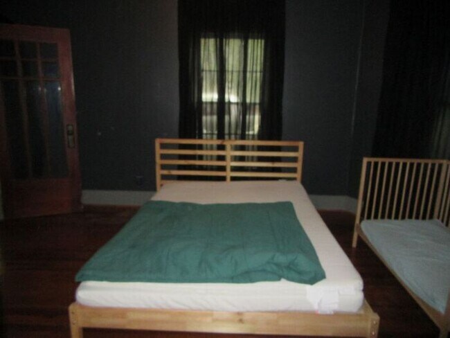 Building Photo - 2 Bedroom / 2 Bath FOR RENT