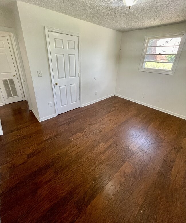 Building Photo - 952 Strouse Ave