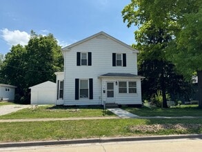 Building Photo - 809 Kern St