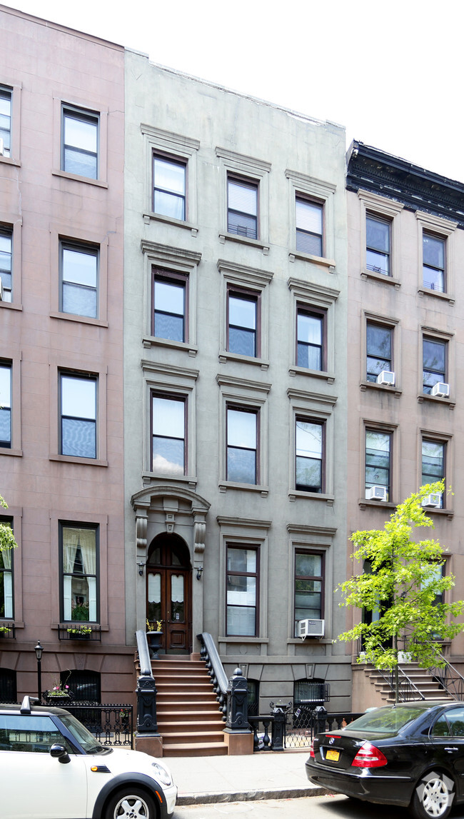 Building Photo - 392 Clinton St