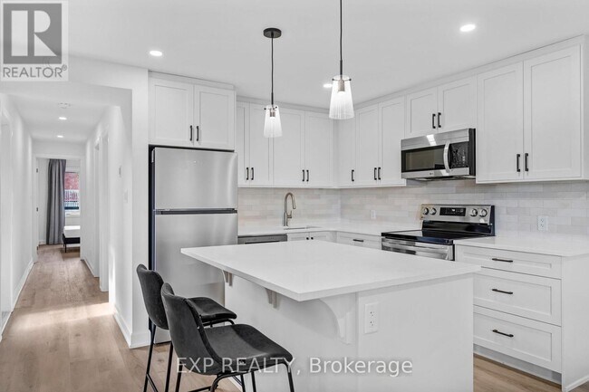 Photo du bâtiment - 885 Somerset St W