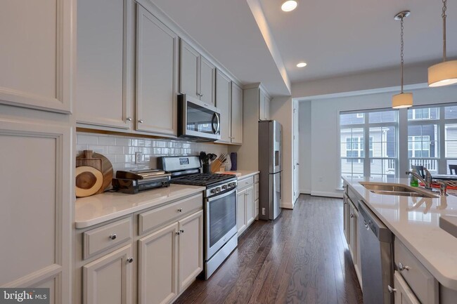 Building Photo - 204 Mayer Pl