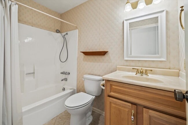 Building Photo - 1256 Seven Hills Dr
